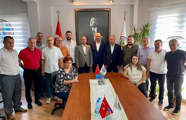 Bursa Milletvekili Prof. Dr. Yüksel Özkan ve Tekirdağ Milletvekili İlhami Özcan Aygun derneğimize ziyarette bulundular.