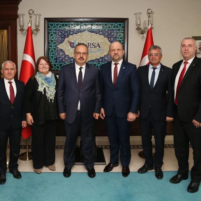 BGF yönetim kurulu Bursa Valisi Yakup Canbolat’ı ziyaret etti.