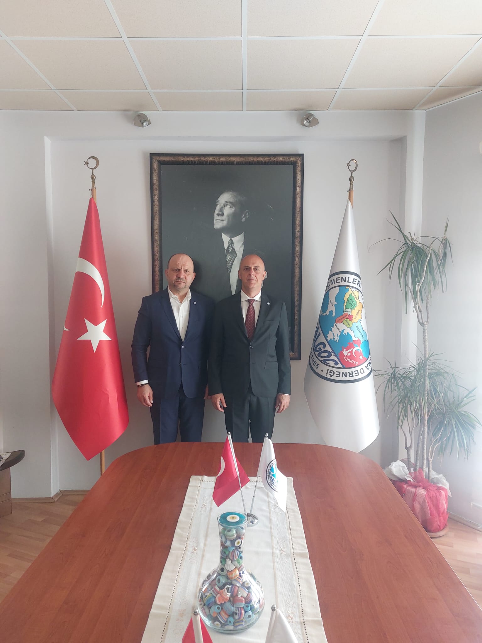 İyi Parti İzmir Büyükşehir Belediye Başkan adayı Prof.Dr. Ümit Özlale ve beraberindeki heyet derneğimize ziyarette bulundular. 